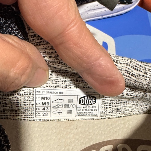 Hey Dude Black and White Men's slipper New inbox. Left foot 10 M right foot 9M - Picture 4 of 5